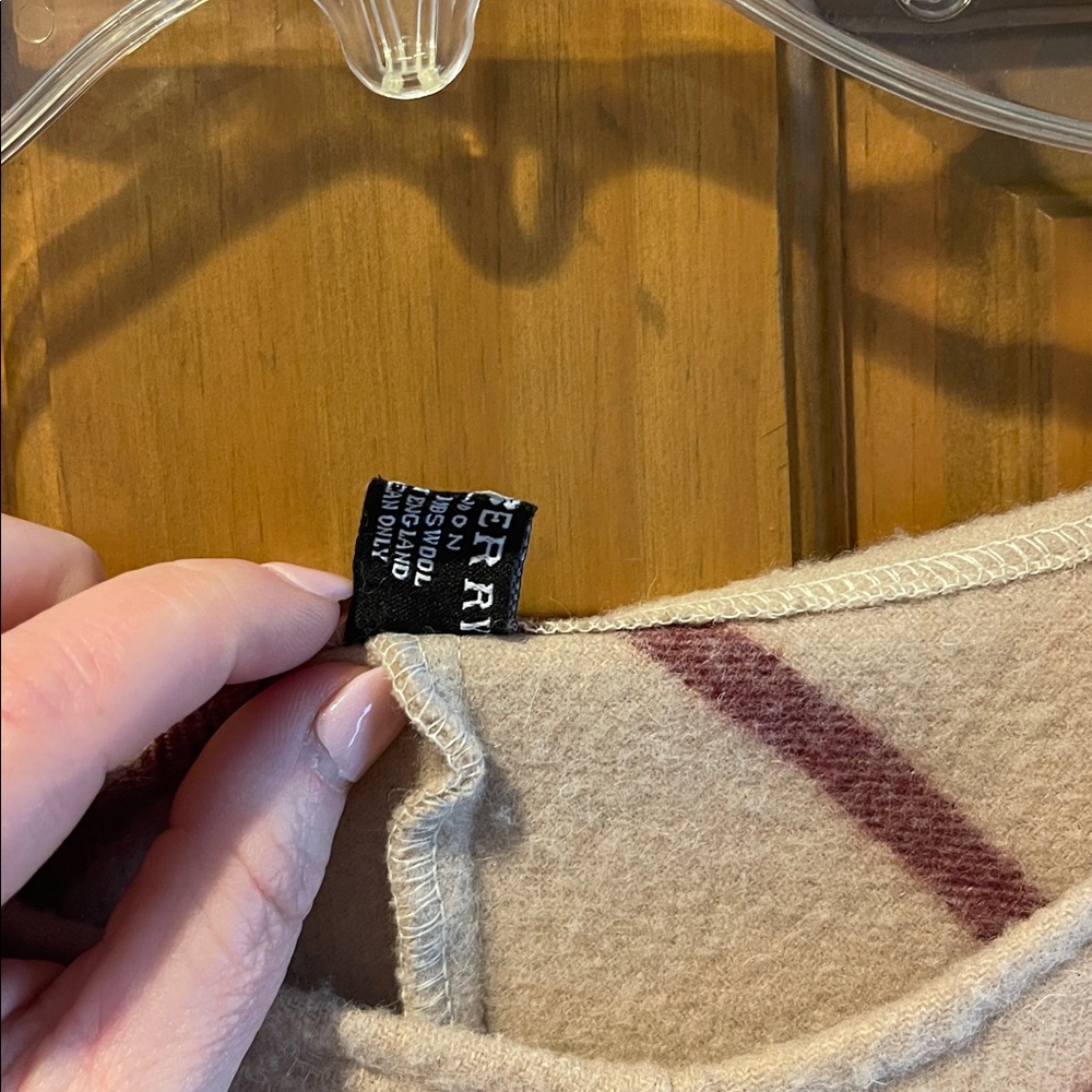 Burberry Beige and Black Checkered Poncho - Picture 3 of 4